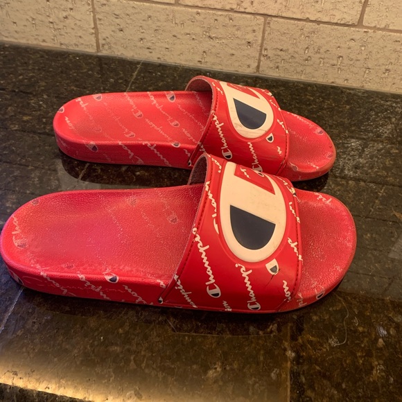 Red Champion slide size 9 lightly worn - Picture 4 of 6